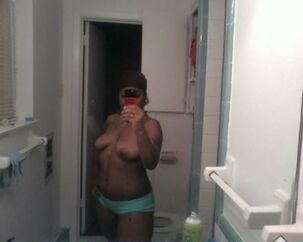 Highly thick ebony female posing bare on webcam showcasing