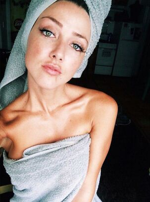 20 Towel Selfies Proving a Towel is The Ultimate Hotness
