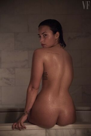 Demi Lovato Naked (Photos) #The Fappening