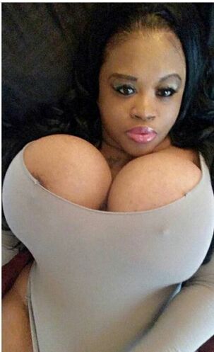 Glamour selfies from black femmes with massive jugs