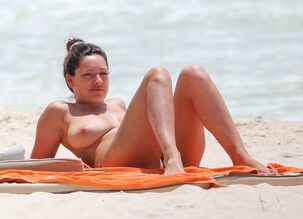 Kelly Brook Without bra images