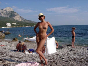 Crimean south beach and bare Daria from nude-in-russia