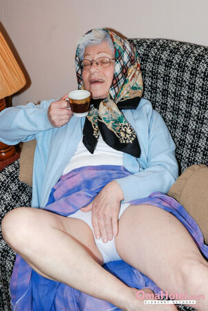 Uber-cute grannie with glasses Agnes unwraps and gropes a