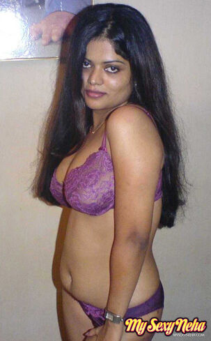 Tiny little Indian damsel uncups ginormous naturals after