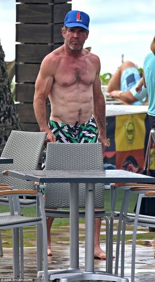 Dennis Quaid shirtless to display off six pack as he