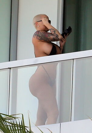 Amber Rose flashes off her obese caboose wearing a teeny