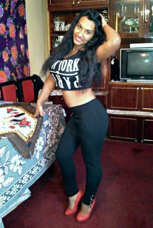 Jaw-dropping latina young womans in taut stretch pants