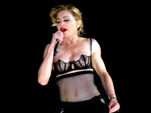 Madonna unveils her nip on stage - Pichunter