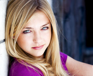 Download wallpaper girl, blur, blonde, blue-eyed, blonde, pi