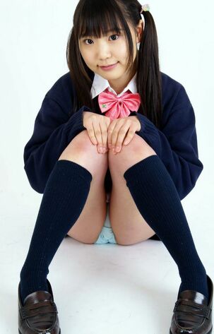 Pretty teenager model Shiho, the first-ever casting, candid