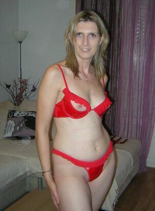 Jaw-dropping mature chicks just in red lingeries