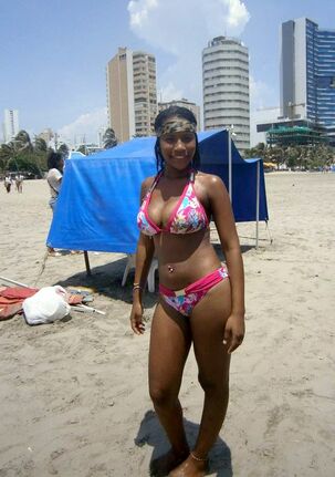 Curvaceous african lovelies in handsome bathing suits