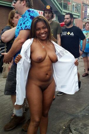 Buxom ebony wifey exhibitionist nude in center of euro city