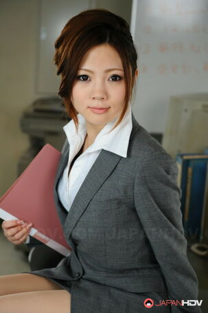 Handsome Chinese businesswoman Iroha Kawashima unveils her